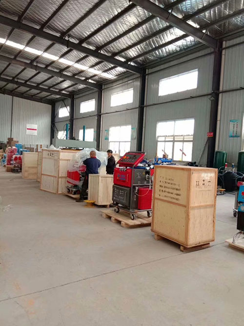 聚脲材料施工用的噴涂機(jī)
