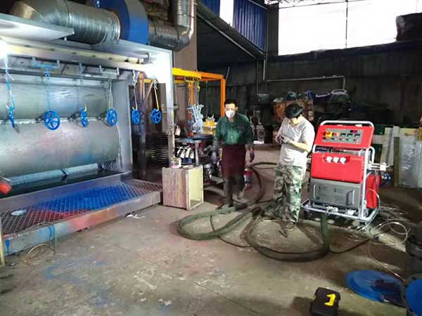 閥門(mén)防腐聚脲噴涂機(jī)施工
